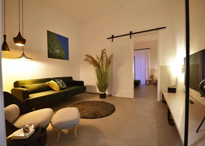 First Floor בארי